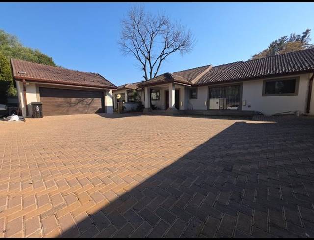 7 BEDROOM HOUSE FOR SALE IN BRACKENHURST